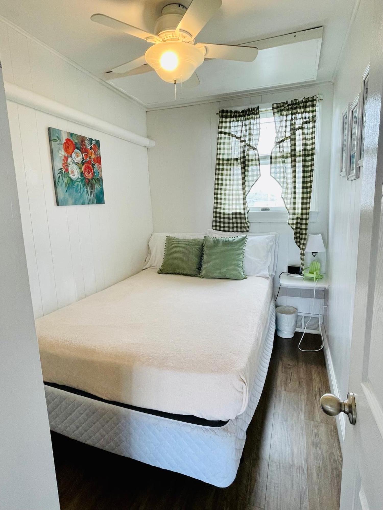 ميناء دينيس The Garlands Motel الغرفة الصورة